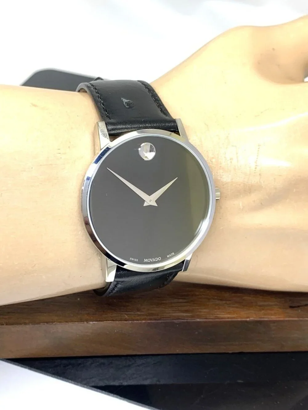 Movado Men's Watch 0607269 Swiss Quartz Silver Museum Black Dial Leather Strap